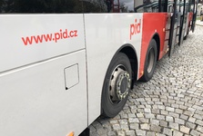 Lítačku vyřídí na počkání, vyfotí vás na místě a také poradí s jízdními řády. Za Slaňáky dorazí PID Point