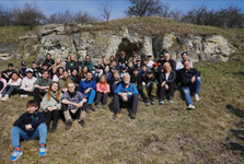FOTO: Netovickou stráň navštívil prezident. Lesostep a vzácné druhy hmyzu tu zachraňují žáci a studenti FOTO: Netovickou stráň navštívil prezident. Lesostep a vzácné druhy hmyzu tu zachraňují žáci a studenti