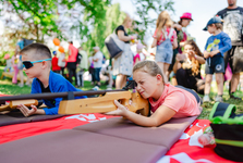Slánské Léto v Ďolíku nabídne zdarma jógu, pilates, divadlo pro děti, poníky i základy ninjitsu Slánské Léto v Ďolíku nabídne zdarma jógu, pilates, divadlo pro děti, poníky i základy ninjitsu